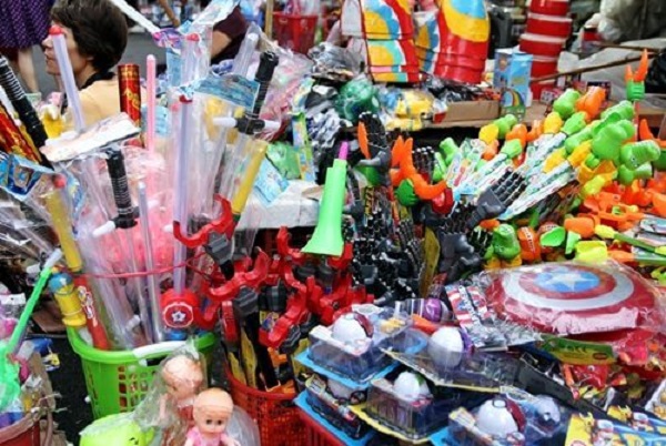 Do-choi-Trung-Quoc-nguy-hiem-den-suc-khoe-con-nguoi