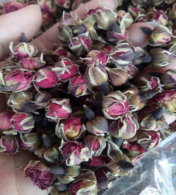 /Hoa-hong-moc-khong-dam-bao-chat-luong