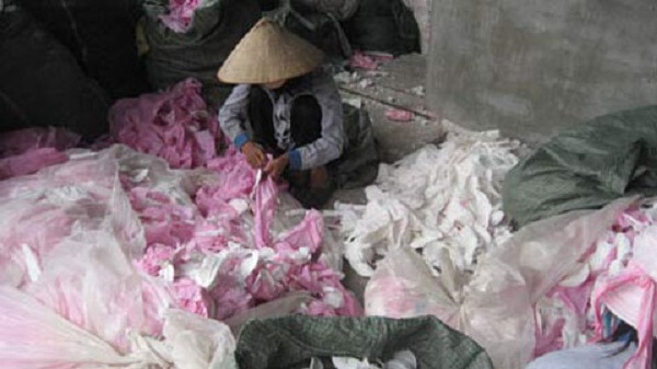 kinh-hai-vat-lieu-lam-bang-ve-sinh-gia