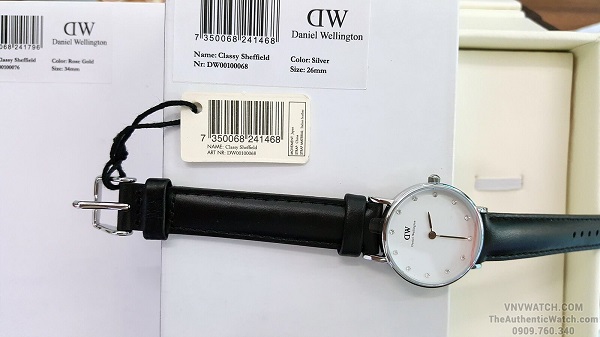 Quet-ma-vach-cua-dong-ho-de-tra-cuu-thong-tin