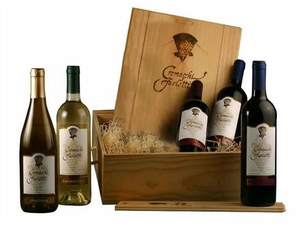 Ruou-vang-banh-keo-la-mat-hang-tiem-an-moi-nguy-hai-ve-hang-kem-chat-luong