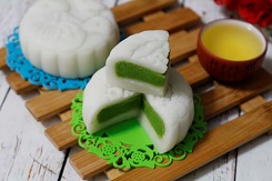 Hoc cach lam banh trung thu deo nhan tra xanh cuc don gian va bat mat 