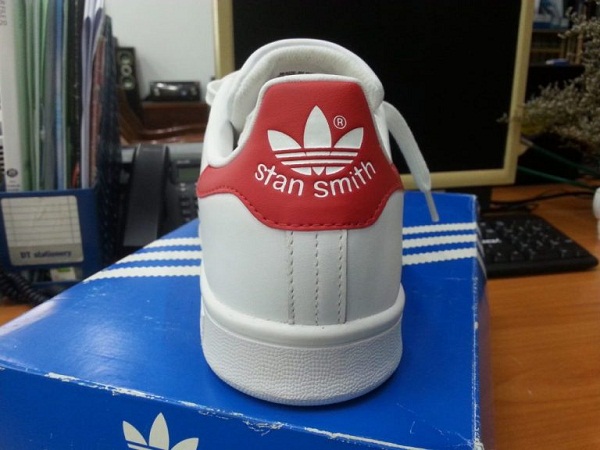 Nhận biết giày Adidas thật giả qua 8 dấu hiệu nhận biết Nhận biết giày Adidas thật giả qua 8 dấu hiệu nhận biết