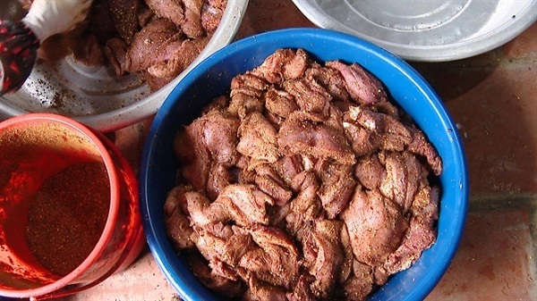 Thịt lợn chết sau khi lọc phần hôi thối Thịt lợn chết sau khi lọc phần hôi thối